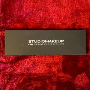 StudioMakeUp EASE•TO•WEAR EyeShadow Palette